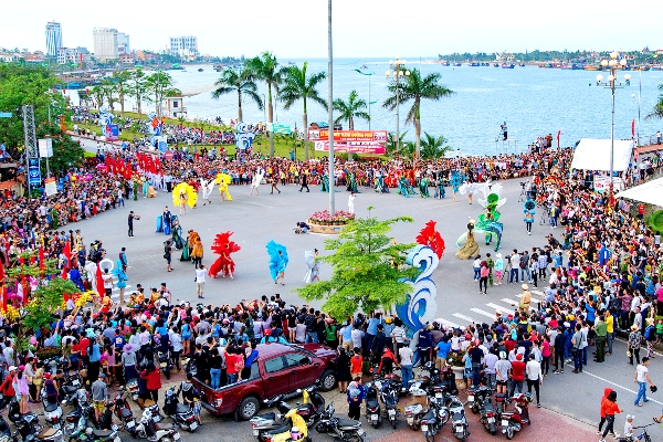 Nhiều lễ hội được tổ chức tại TP. Đồng Hới thu hút đông đảo người dân và khách du lịch.