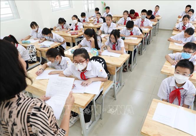 Học sinh khối lớp 6, trường THCS Dương Xá, huyện Gia Lâm (Hà Nội) trước thềm năm học mới. Ảnh: Thanh Tùng/TTXVN