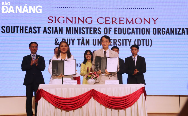 The signing ceremony in progress