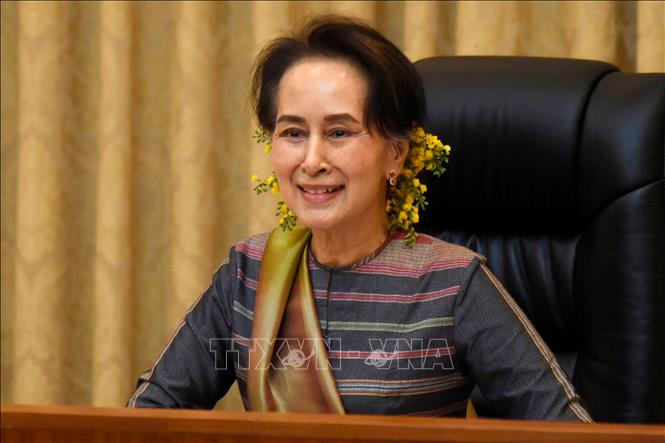 Cố vấn Nhà nước Myanmar Aung San Suu Kyi tại một cuộc họp ở Naypyidaw ngày 13/4/2020. Ảnh: AFP/TTXVN