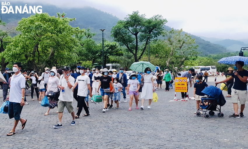 Công viên Suối khoáng nóng Núi Thần Tài cũng đón hàng ngàn lượt khách trong ngày nghỉ lễ thứ 2 của kỳ nghỉ Quốc khánh.