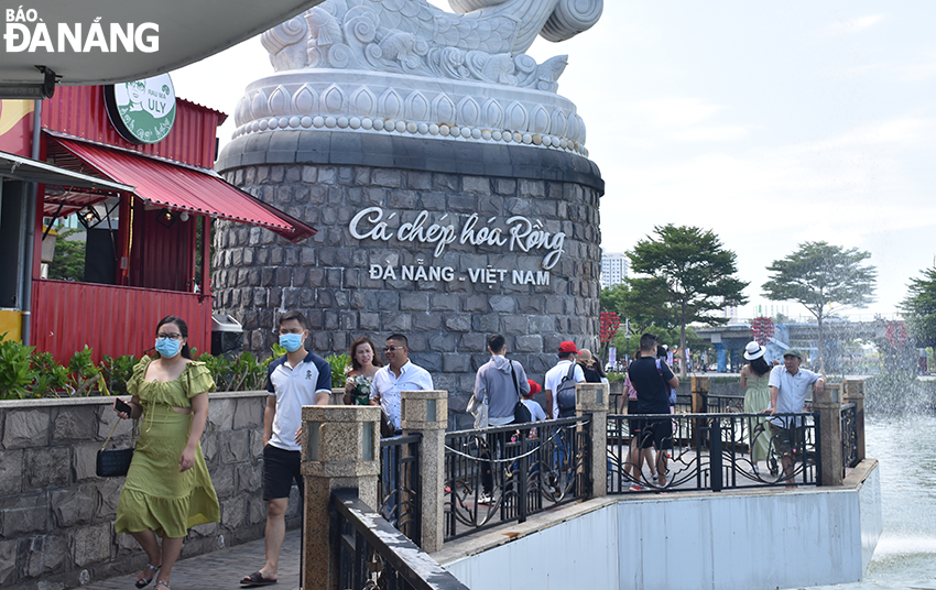 Khu vực cầu Tình yêu cũng là điểm đến không thể bỏ qua của du khách khi đến với Đà Nẵng.