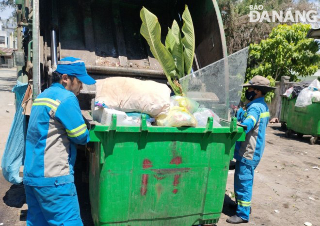  Workers from the Da Nang-base Central Viet Nam branch of the Ha Noi Urban Environment Company Limited (Urenco 15) have always done their best when tasked with cleaning up the environment, despite scorching weather.