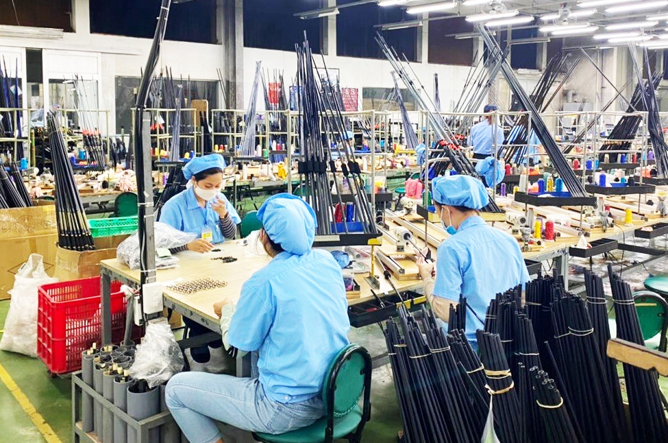 In the first half of 2022, the production and business situation of most enterprises inside and outside IPs has reached or even exceeded the growth target compared to same period in previous years. Manufacturing ambiance is captured at Daiwa Viet Nam Co., Ltd located in the Hoa Khanh IP, Lien Chieu District, Da Nang. Photo: TRONG HUNG