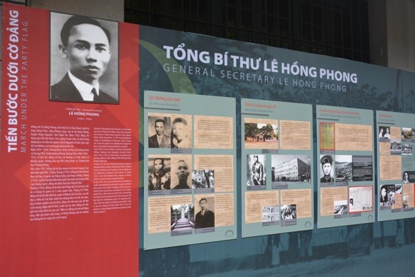 Trưng bày tư liệu về đồng chí Lê Hồng Phong tại Di tích lịch sử Nhà tù Hỏa Lò năm 2018. Nguồn: hoalo.vn