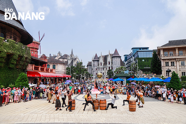 Tourist attractions are offering exciting activities and events to lure tourists. IN PHOTO: An art performance at the Sun World Ba Na Hills Resort. Photo: THU HA