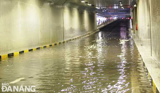 Hầm chui đường Điện Biên Phủ bị ngập nước vào tối 7-9. Ảnh: PV