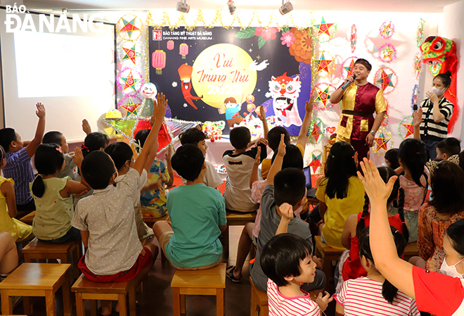 Children participating in some exciting games at the Da Nang Fine Arts Museum.