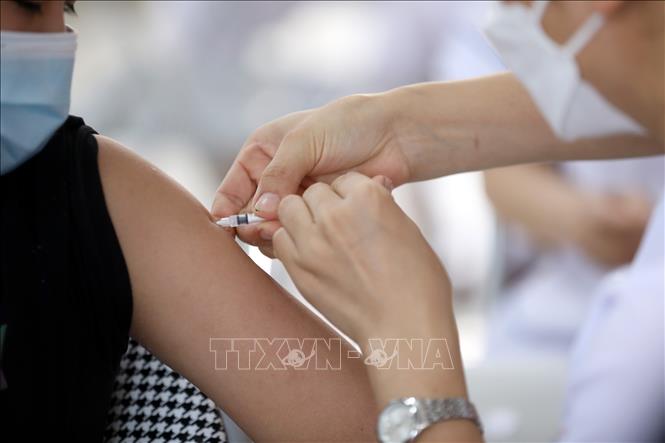 Tiêm vaccine phòng Covid-19 tại điểm tiêm Nhà văn hóa khối Đại Thắng, phường Chi Lăng, thành phố Lạng Sơn. Ảnh: Anh Tuấn/TTXVN