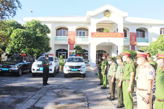 Lực lượng Công an quận Sơn Trà phát động ra quân trấn áp tội phạm, bảo đảm an toàn giao thông trên địa bàn quận. (Ảnh do Công an quận Sơn Trà cung cấp)