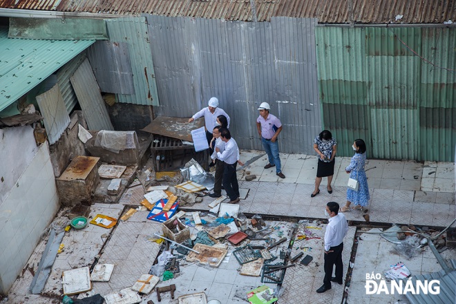 Inspectors from the municipal Department of Industry and Trade conducted an on-site field inspection at the Han Market on Monday afternoon to check work progress compliance with plan and specifications.