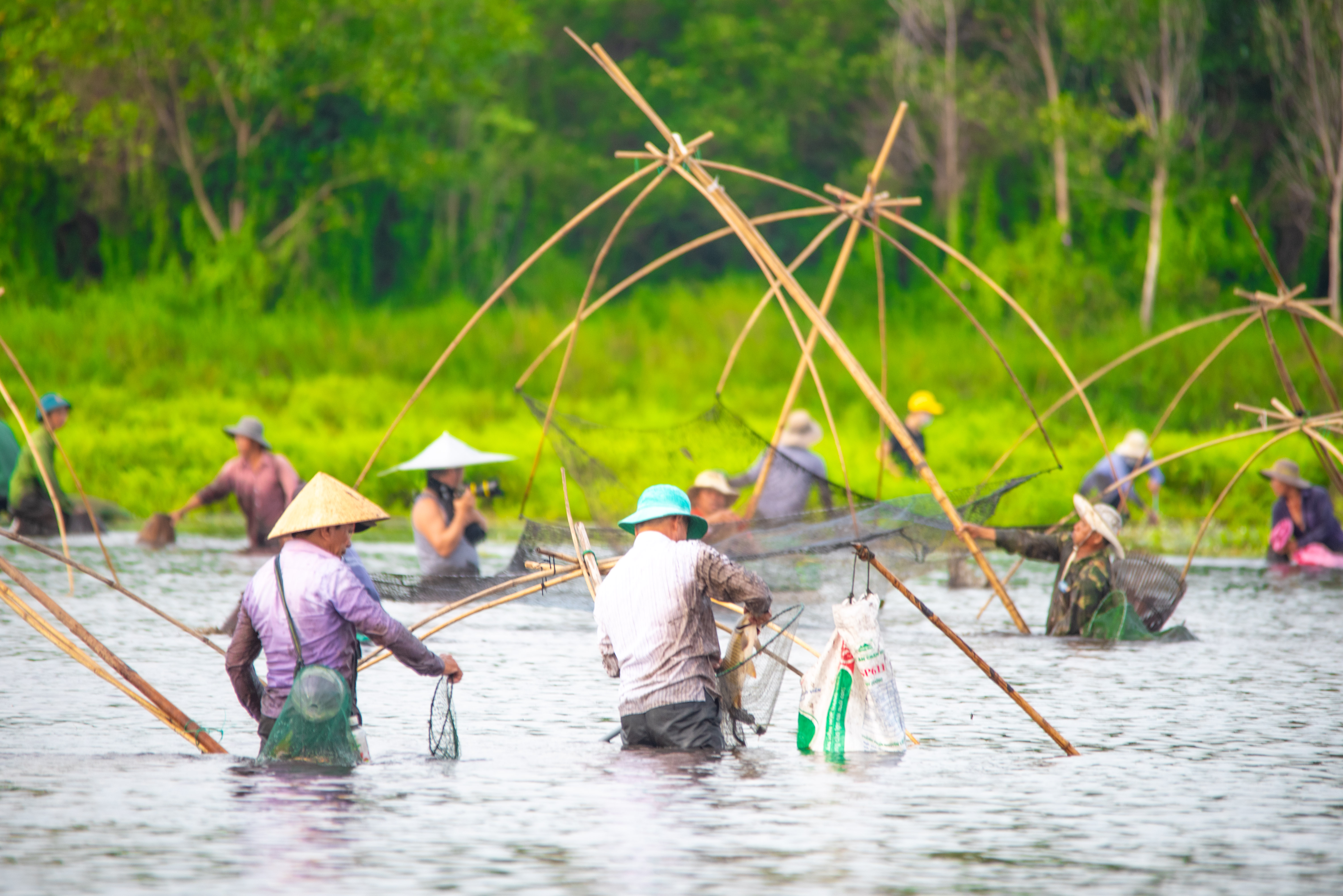 Lift net is an indispensable fishing tool in the festival.	