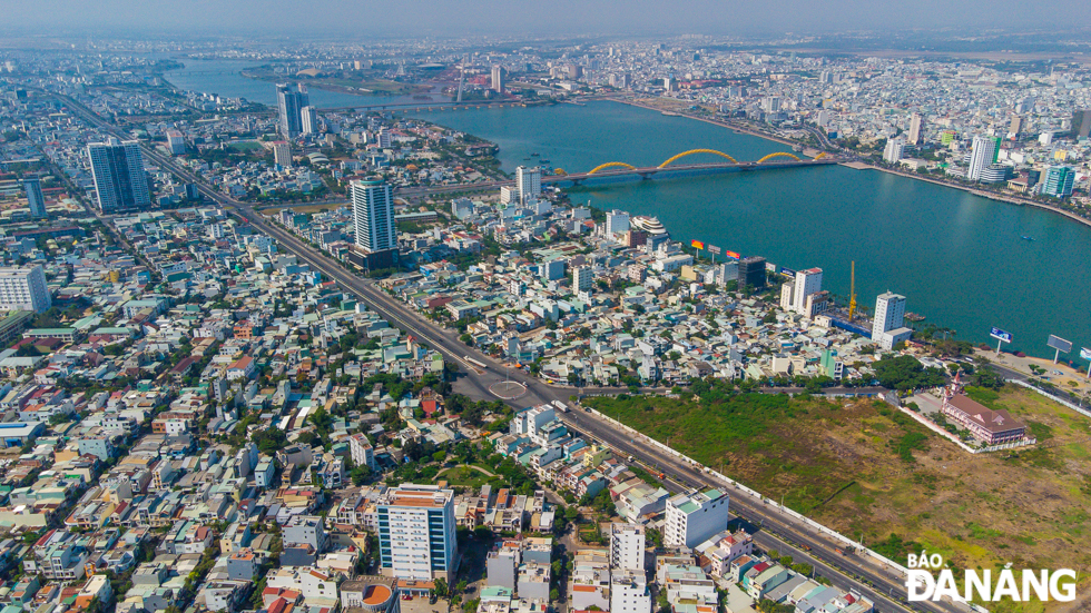 Under the Prime Minister-approved adjustments to the Da Nang Master Plan for its major developments by 2030, with a vision towards 2045, Son Tra District will focus on coordinating with relevant agencies to develop zoning and landscape planning on the eastern bank of the Han River, and other coastal areas.