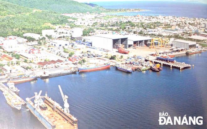 Da Nang identifies the marine economy as the driving force for developing and forming a chain of development linkages in the central key economic zone. IN PHOTO: The Da Nang Port is ending point of the East-West Economic Corridor, playing an important role in the movement of goods. Photo: TRIEU TUNG