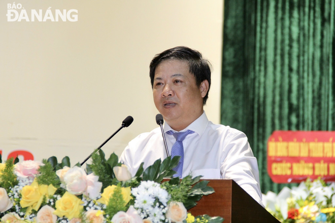 Mr Luong Nguyen Minh Triet, the Deputy Secretary of the Da Nang Party Committee and Chairman of the Municipal People’s Council delivering his remarks at the review meeting. Photo: M.Q