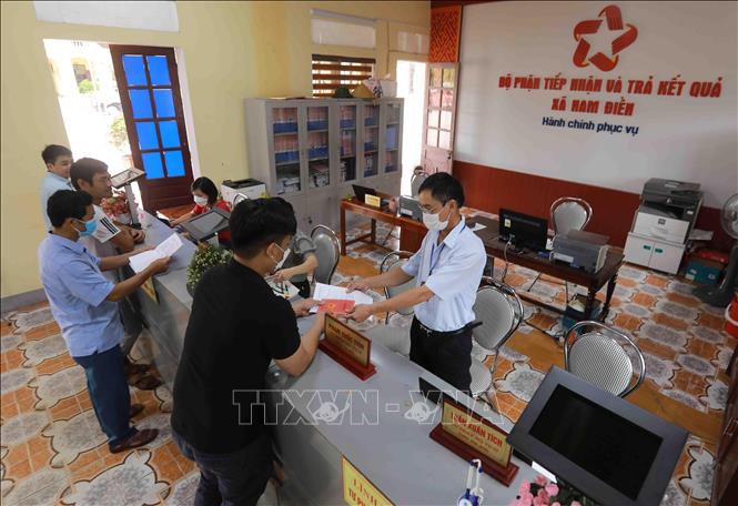 Người dân đến làm thủ tục hành chính tại xã Nam Điền, huyện Thạch Hà, tỉnh Hà Tĩnh. Ảnh minh họa: Vũ Sinh/TTXVN