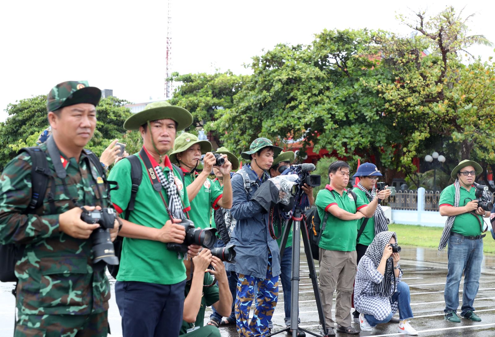 Các phóng viên báo chí tham gia tác nghiệp tại Trường Sa (ảnh chụp tháng 5-2022).