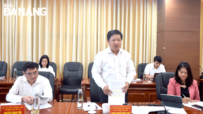 Phó Bí thư Thường trực Thành ủy, Chủ tịch HĐND thành phố Lương Nguyễn Minh Triết phát biểu kết luận phiên họp.  Ảnh: TRỌNG HUY