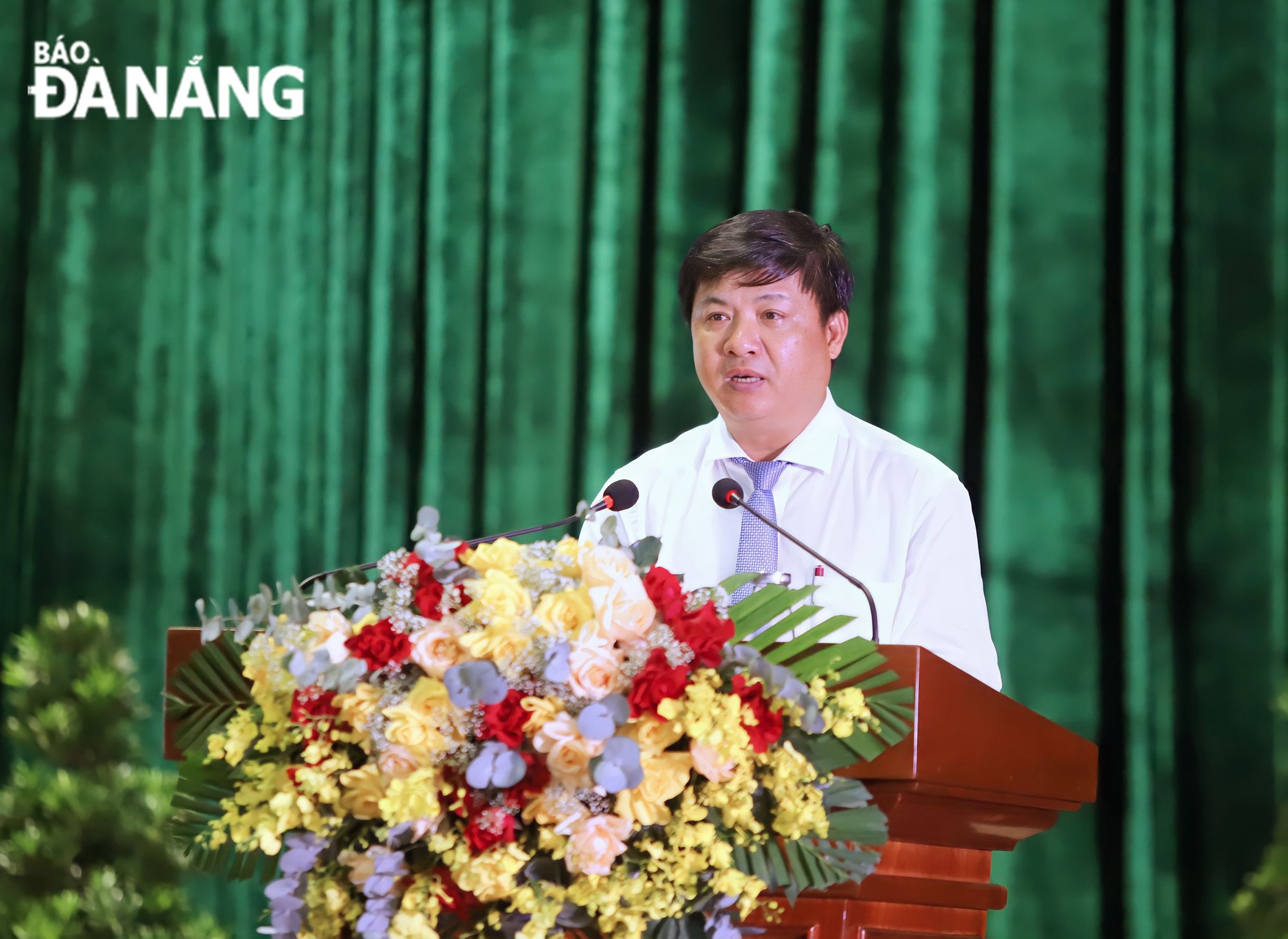 Phó Bí thư Thường trực Thành ủy, Chủ tịch HĐND thành phố Lương Nguyễn Minh Triết phát biểu tham luận tại hội thảo. Ảnh: NGỌC PHÚ