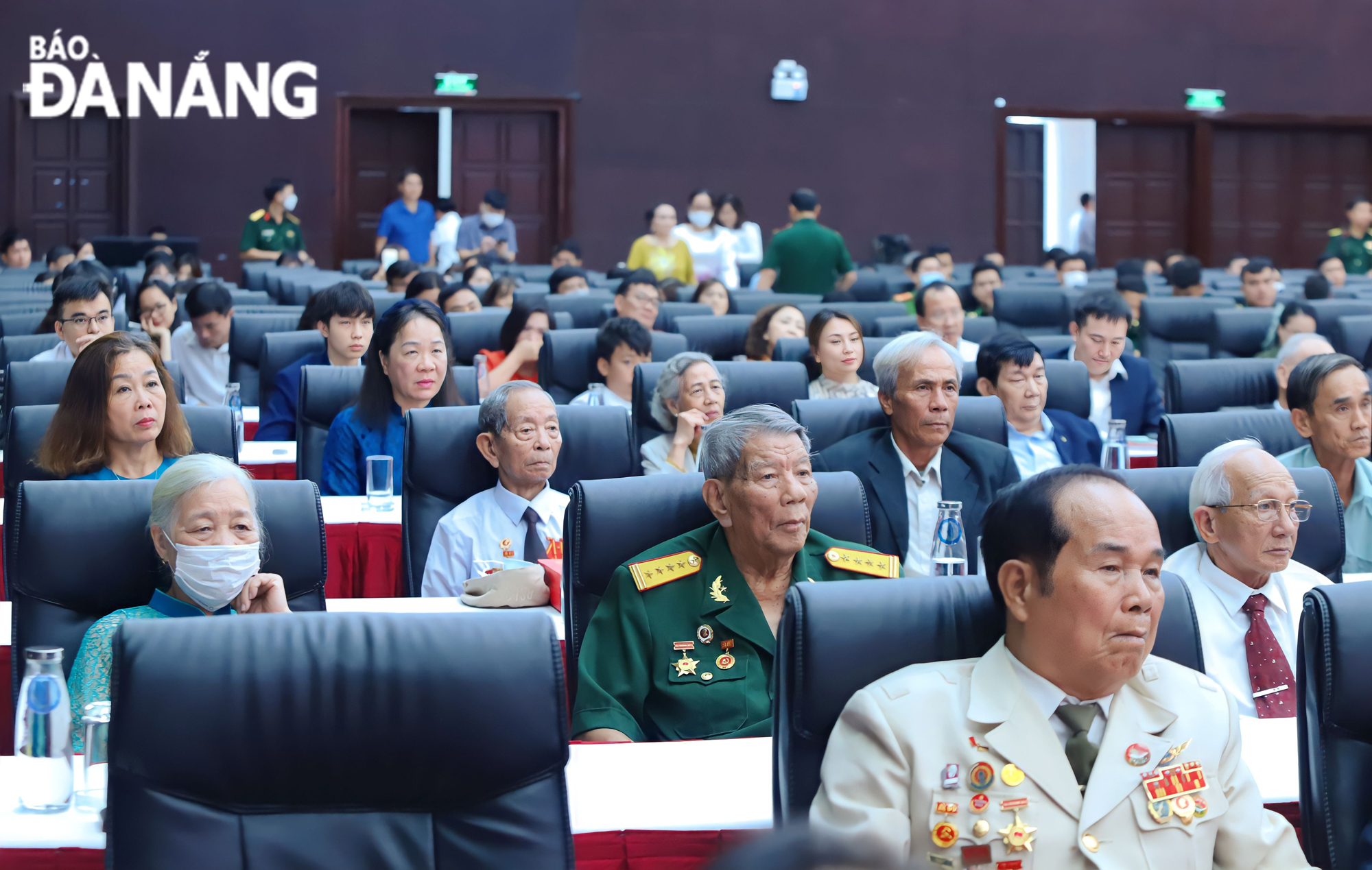 Historical witnesses, and relatives of officers and soldiers of the  Battalion 59 attending the conference. Photo: NGOC PHU