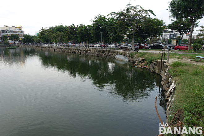 Hồ Thạc Gián được hạ thấp mực nước để chống ngập úng đô thị.