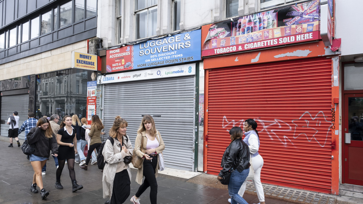 Cửa hàng bán lẻ đã đóng cửa trên Phố Oxford, London vào ngày 7/9/2022. Ảnh: Getty Images