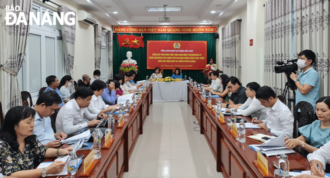 Đoàn công tác Tổng Liên đoàn Lao động Việt Nam khảo sát tình hình thực hiện Nghị định số 105 tại thành phố Đà Nẵng trong tháng 9-2022. Ảnh: P.HÀ
