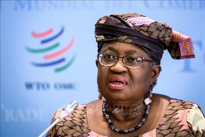 Tổng giám đốc WTO Ngozi Okonjo-Iweala phát biểu tại cuộc họp báo ở Geneva, Thụy Sĩ. Ảnh tư liệu: TTXVN