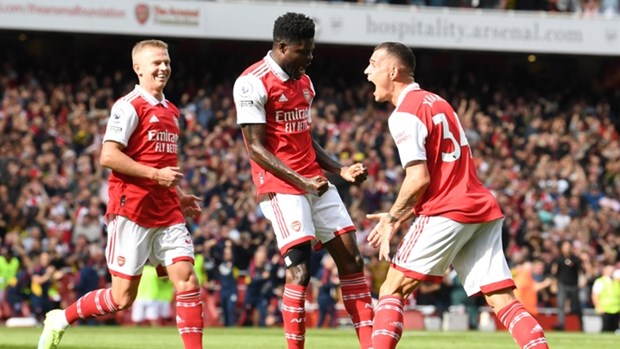 Premier League: Arsenal xây chắc ngôi đầu, Liverpool lại mất điểm