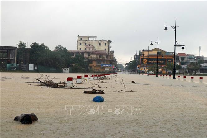 Thừa Thiên – Huế: Xuất hiện lũ quét, đóng cửa hầm Hải Vân để đảm bảo an toàn