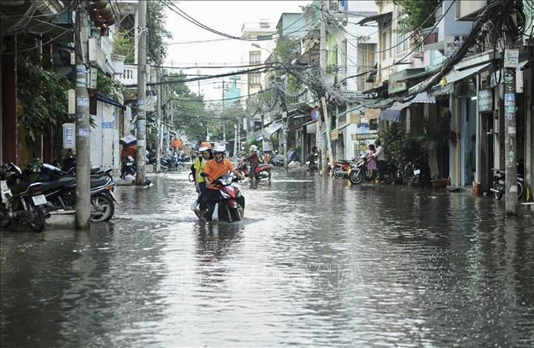 Thời tiết ngày 27-10: Nam Trung Bộ, Tây Nguyên và Nam Bộ có mưa rào và dông