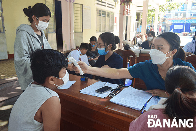 The vaccination procedure at mobile injection sites is as safe as at centralised injection sites. Photo: THU DUYEN