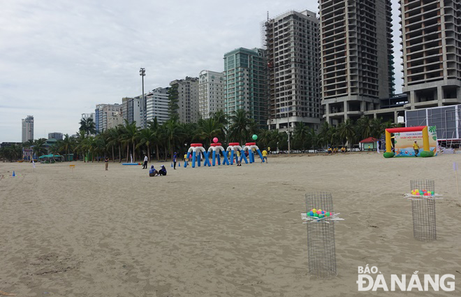 The beach on the eastern side of the East Sea Park has been restored to a clean and beautiful state to serve tourism activities.