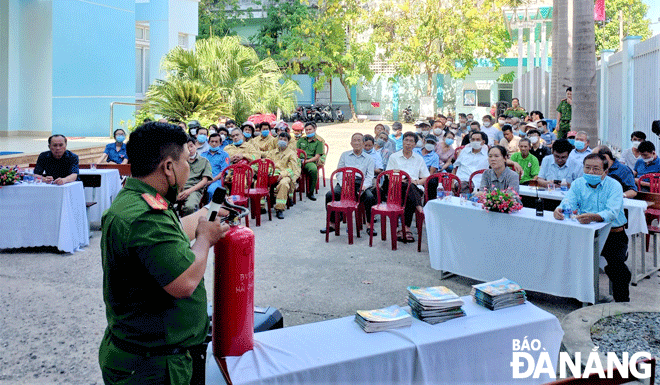 Phường Hải Châu 1 (quận Hải Châu) tổ chức tuyên truyền về công tác phòng cháy, chữa cháy trong khu dân cư. Ảnh: L.P