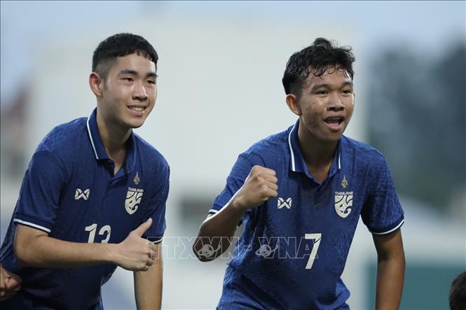 Cầu thủ Thanakrit (số 7, Thái Lan) ghi bàn thắng ở phút thứ 79, nâng tỷ số lên 3-0 cho U17 Thái Lan. Ảnh: Minh Quyết/TTXVN