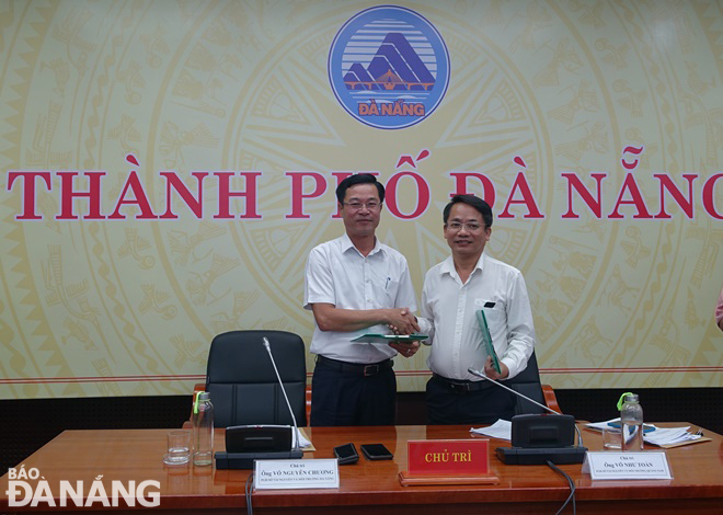 Leaders of the Departments of Natural Resources and Environment of the two localities agreed to propose the leaders of Da Nang and Quang Nam Province to approve the operation plan of the Coordination Committee for Vu Gia - Thu Bon River Basin and Quang Nam - Da Nang coastal area for the 2022-2025 period. Photo: HOANG HIEP