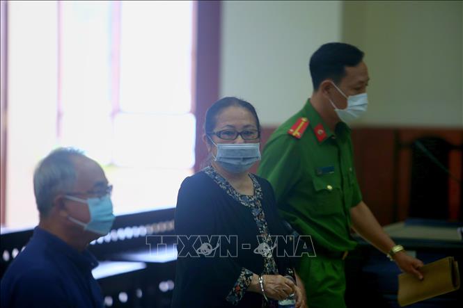Bị cáo Dương Thị Bạch Diệp tại phiên xét xử ngày 4-10. Ảnh: TTXVN
