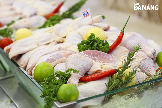 With the main ingredient of the US-imported chicken, the contestants will prepare dishes featuring the combination of Western and local cuisine. Photo: QUOC CUONG