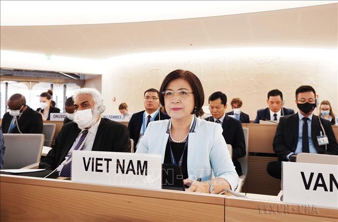 Đại sứ, Trưởng phái đoàn thường trực Việt Nam bên cạnh Liên hợp quốc, WTO và các tổ chức quốc tế khác tại Geneva Lê Thị Tuyết Mai dẫn đầu Đoàn đại biểu Việt Nam tham dự Khóa họp lần thứ 51 của Hội đồng Nhân quyền LHQ (Geneva, 12/9/2022). Ảnh: Xuân Hoàng/TTXVN