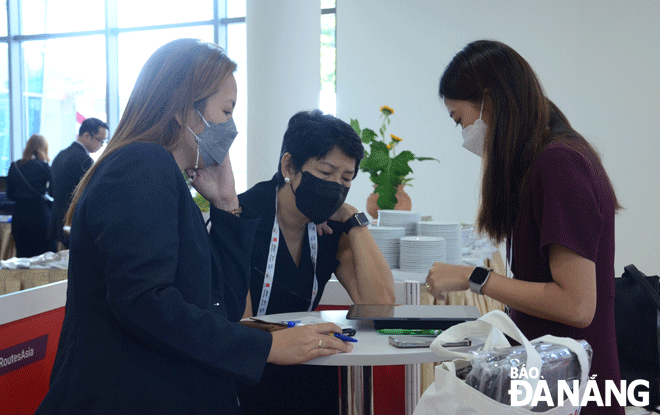 Many major international events have been selected and held in Da Nang. Partners are seen making exchanges at Routes Asia 2022. Photo: THU HA