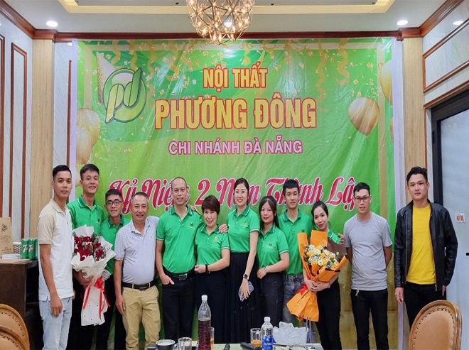 Đội ngũ nhân viên Nội thất Phương Đông chi nhánh Đà Nẵng.