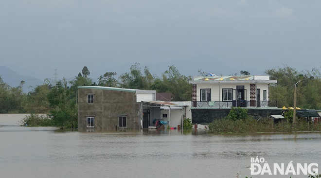 Many houses in La Bong Village, Hoa Tien Commune were flooded. Photo: HOANG HIEP