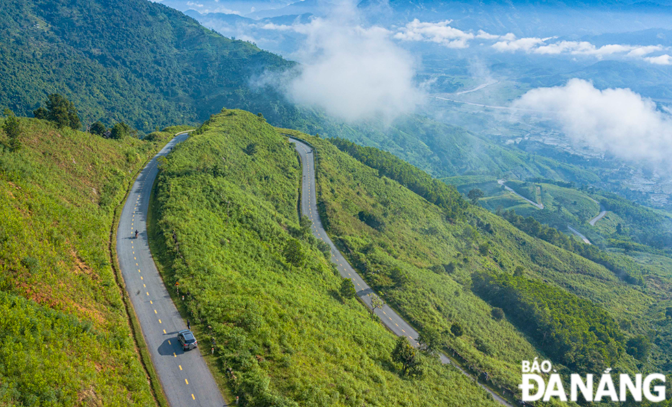 The VioLak Pass is located on National Highway No 24 - the main road connecting the Central Highlands with the south central coastal provinces. This is the weather dividing point between the Eastern Truong Son and Western Truong Son areas.