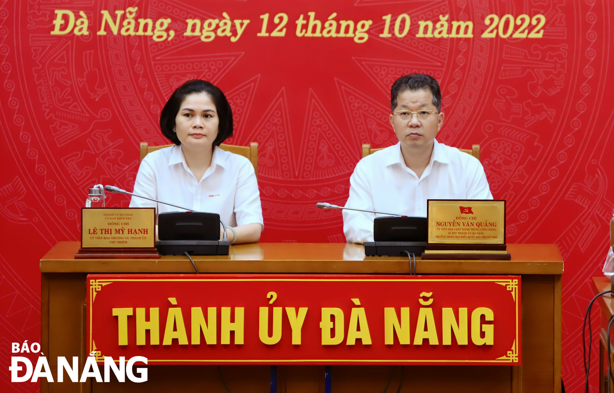 Bí thư Thành ủy Nguyễn Văn Quảng (bên phải) và Chủ nhiệm Ủy ban Kiểm tra Thành ủy Lê Thị Mỹ Hạnh đồng chủ trì tại điểm cầu Đà Nẵng. Ảnh: NGỌC PHÚ