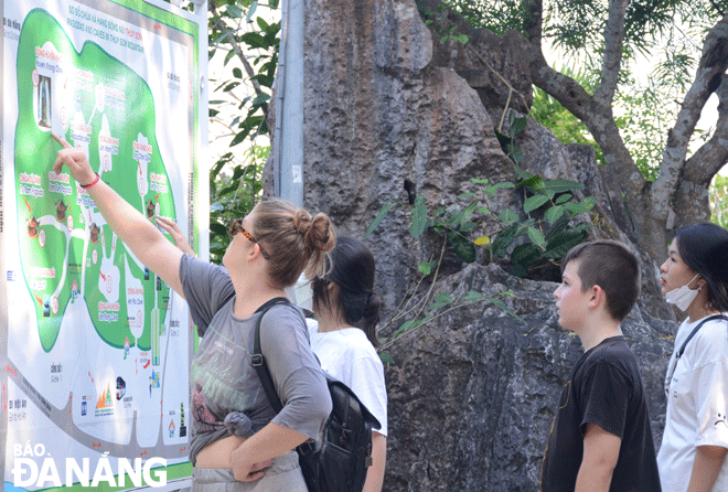 Da Nang is making great efforts to lure tourists from potential international source markets. International tourists are seen visiting the Marble Mountains special national-level relic site. Photo: THU HA