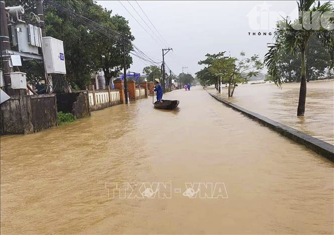 Đường giao thông ở xã Hải Phong, huyện Hải Lăng (Quảng Trị) bị ngập lụt. Ảnh: Nguyên Lý-TTXVN