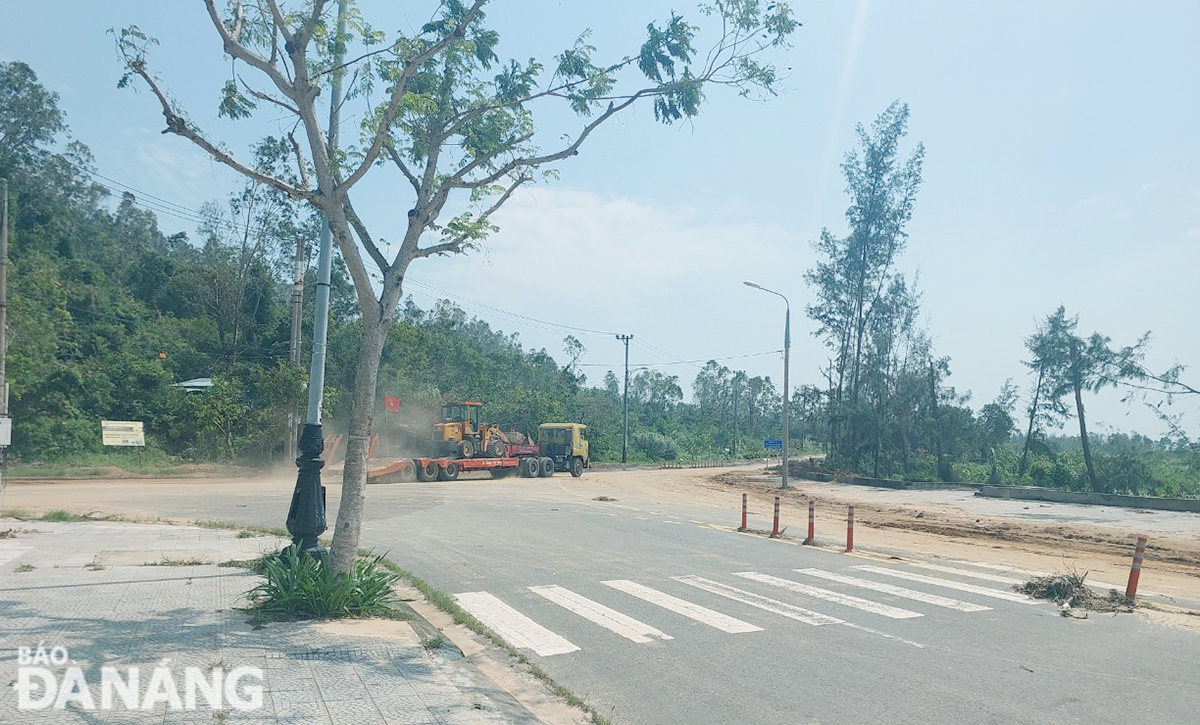 Đường lên bán đảo Sơn Trà được phân luồng qua đường Lê Văn Lương.