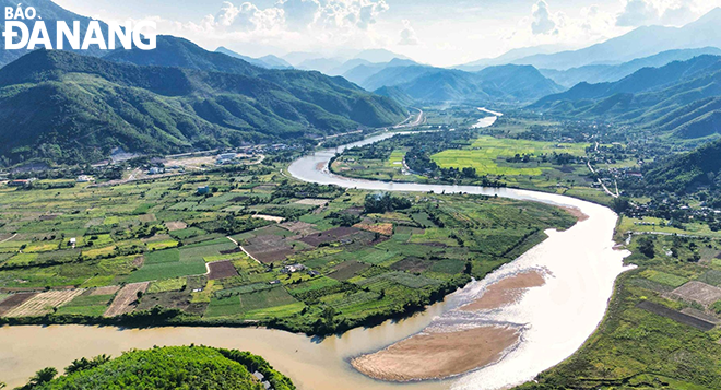 Sông Cu Đê uốn lượn qua địa bàn xã Hòa Bắc, huyện Hòa Vang. Ảnh: LÊ PHƯỚC CHÍN