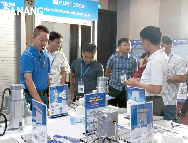 The Austdoor Group JSC introducing rolling door products and interior equipment at a fair. Photo: T. TUNG