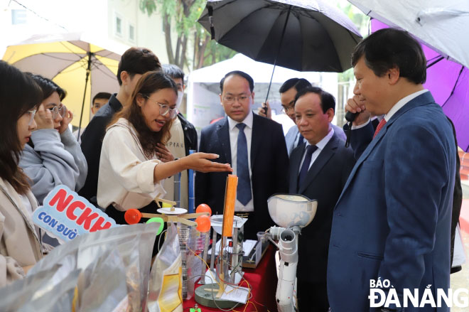 Many scientific and technological products made by local students were displayed at the festival. Photo: NGOC HA